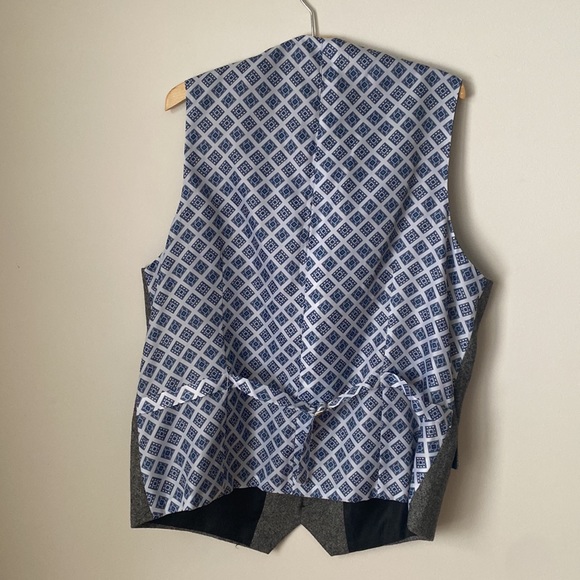 Tailored Vest - Picture 3 of 6